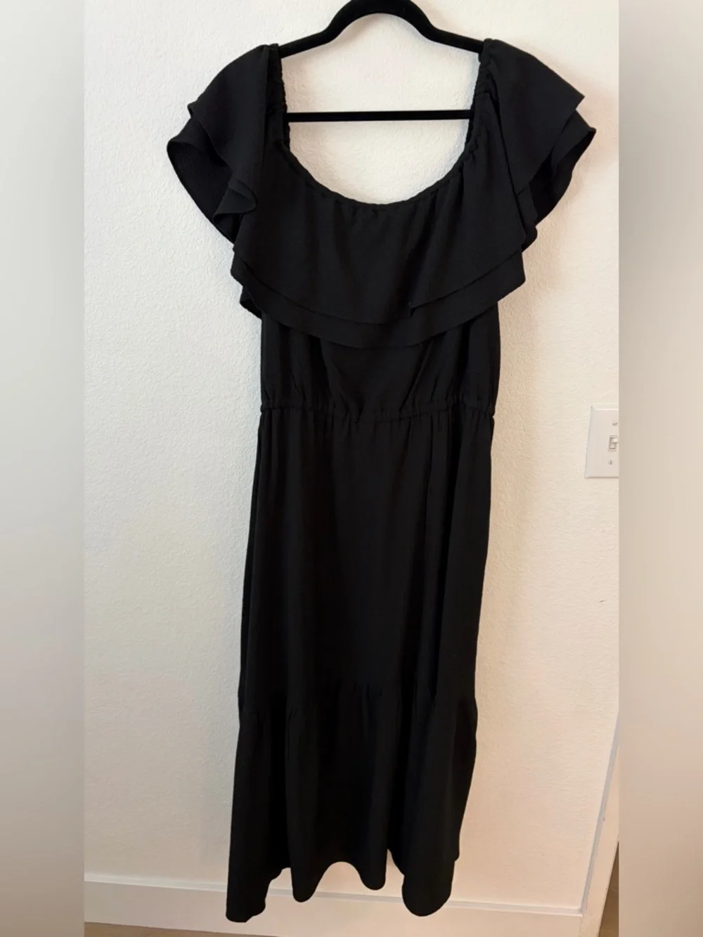 sofia by sofia vergara Black Ruffle Maxi Dress - Picture 3 of 5